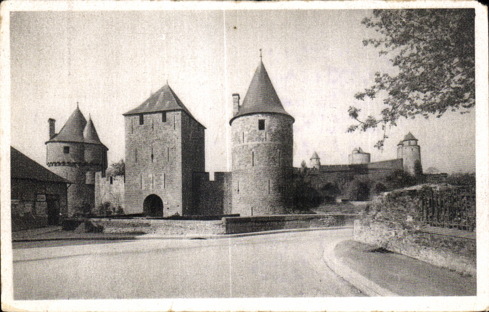 CPA Fougeres Le Chateau (XII et XII sircles)