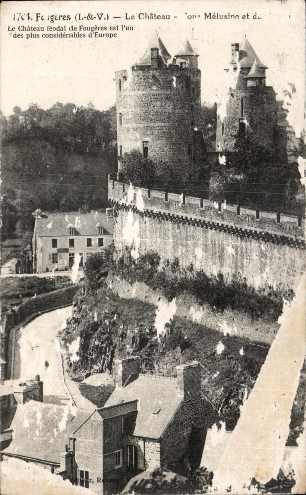 CPA Fougeres Le Chateau One Melusine et de Le Chateau feodal de Fougeres est l un des plus considerables d Europe