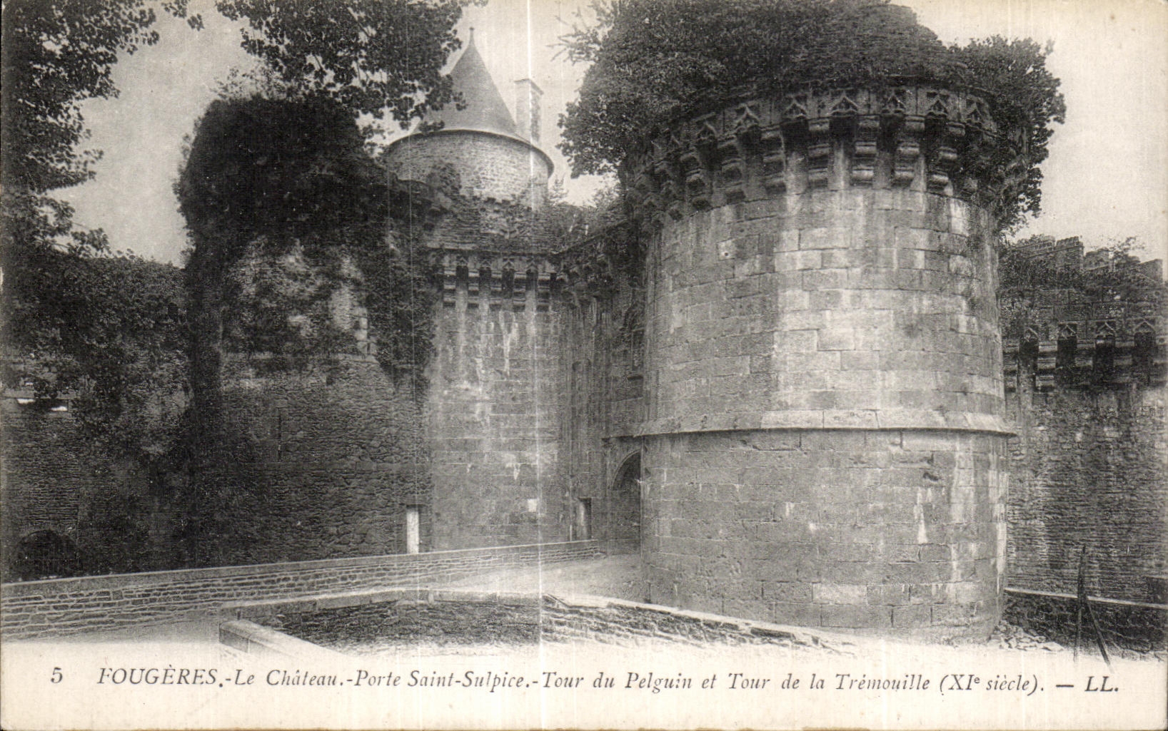 CPA Fougeres Le Chateau Porte Saint Sulpice Tour du Pelguin et Tour de la Tremonille