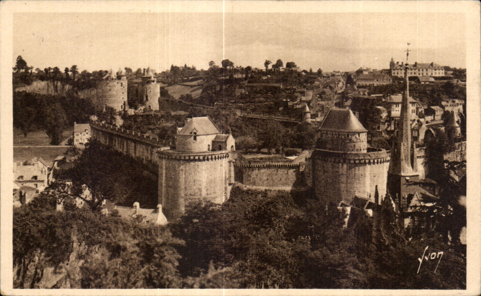Opinion de los helechos de CPA (Ille y Vilaine) del castillo tomado de las rocas de St Sulpice
