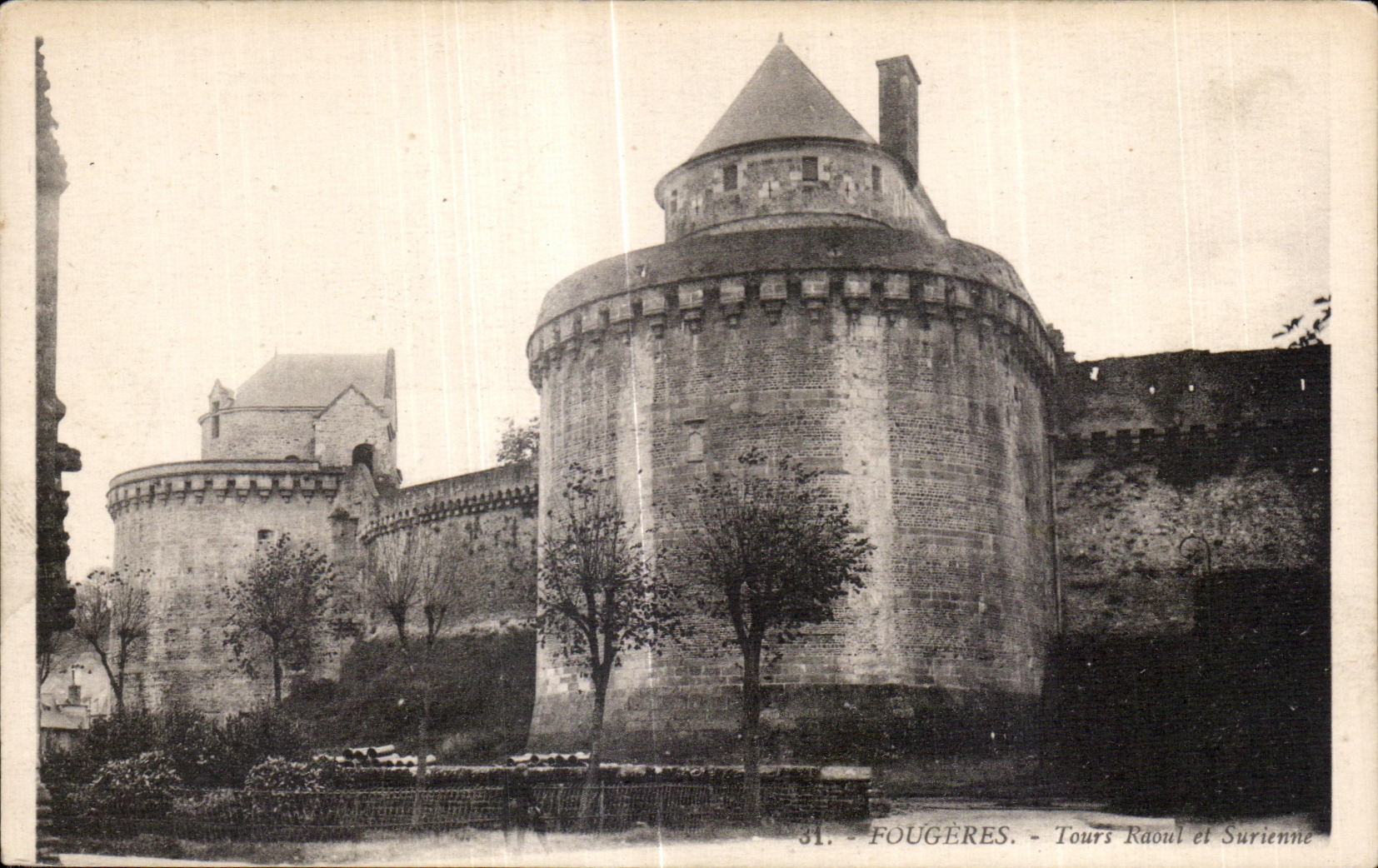 CPA Fougeres Tours Raoul et Surienne