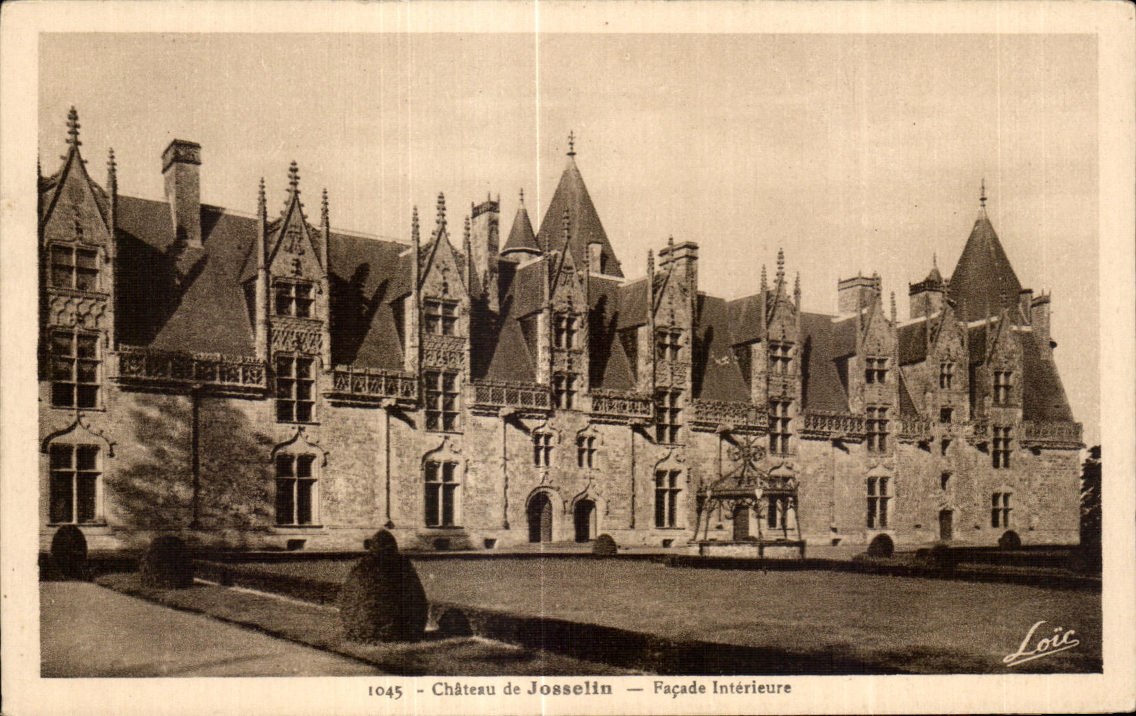 Castillo de CPA del ataque frontal del interior de Josselin