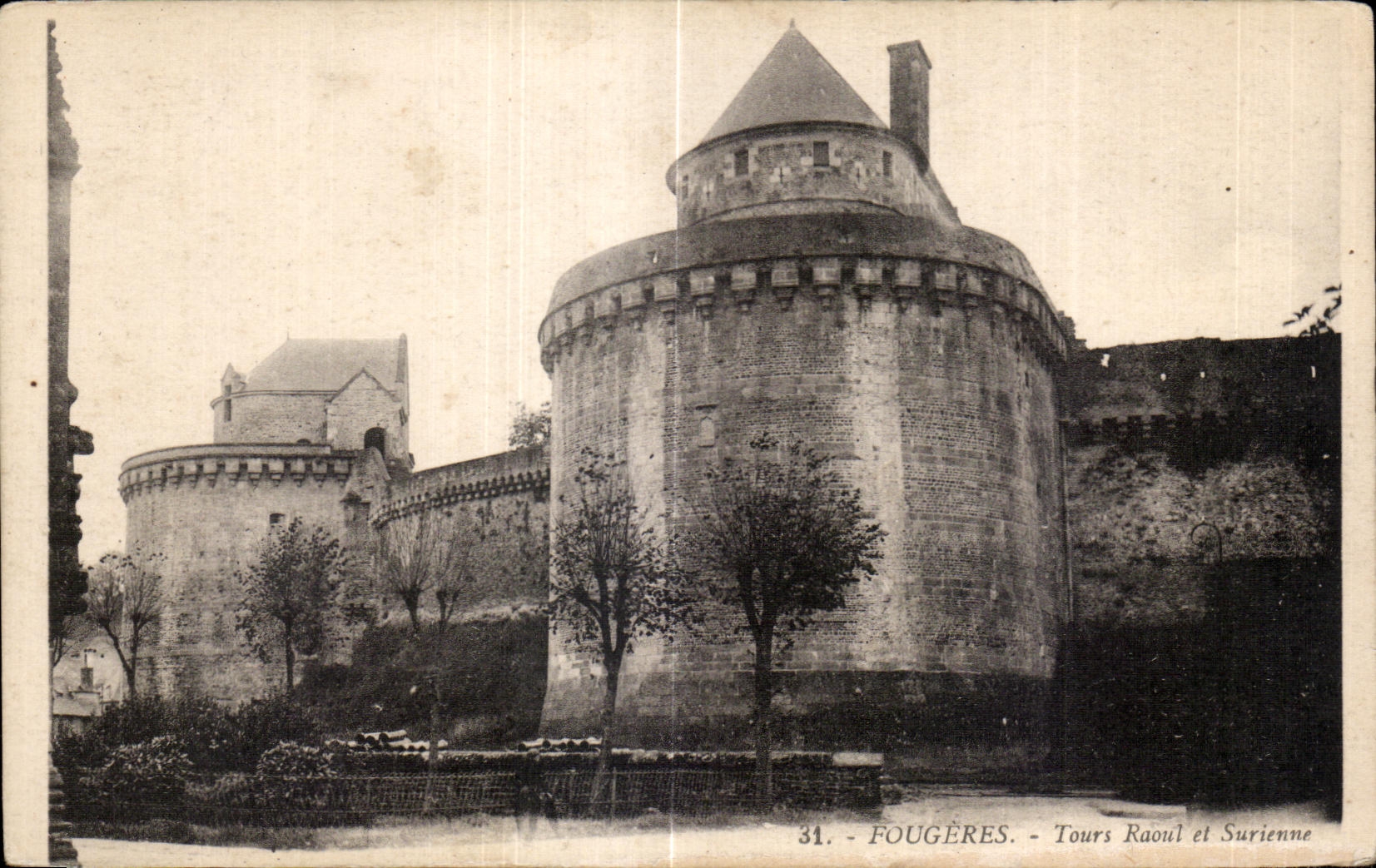 CPA Fougeres Tours Raoul et Surienne