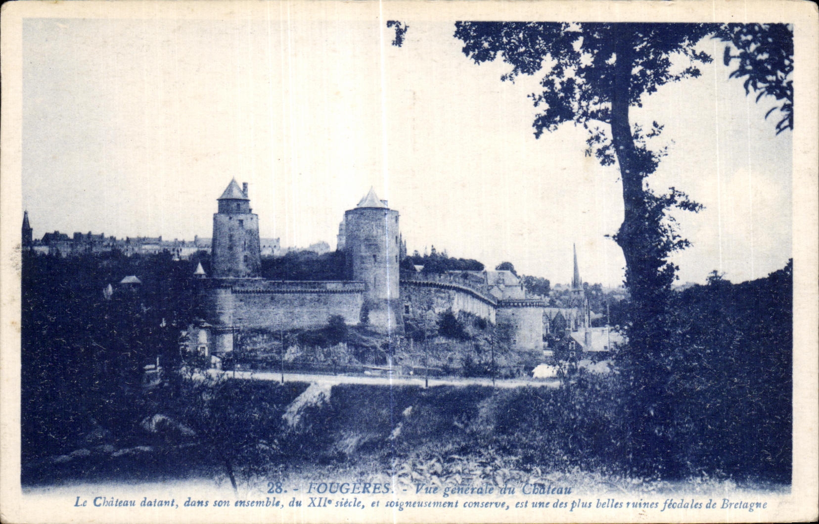 CPA Fougeres Vue generale du Chateau Le Chateau datant