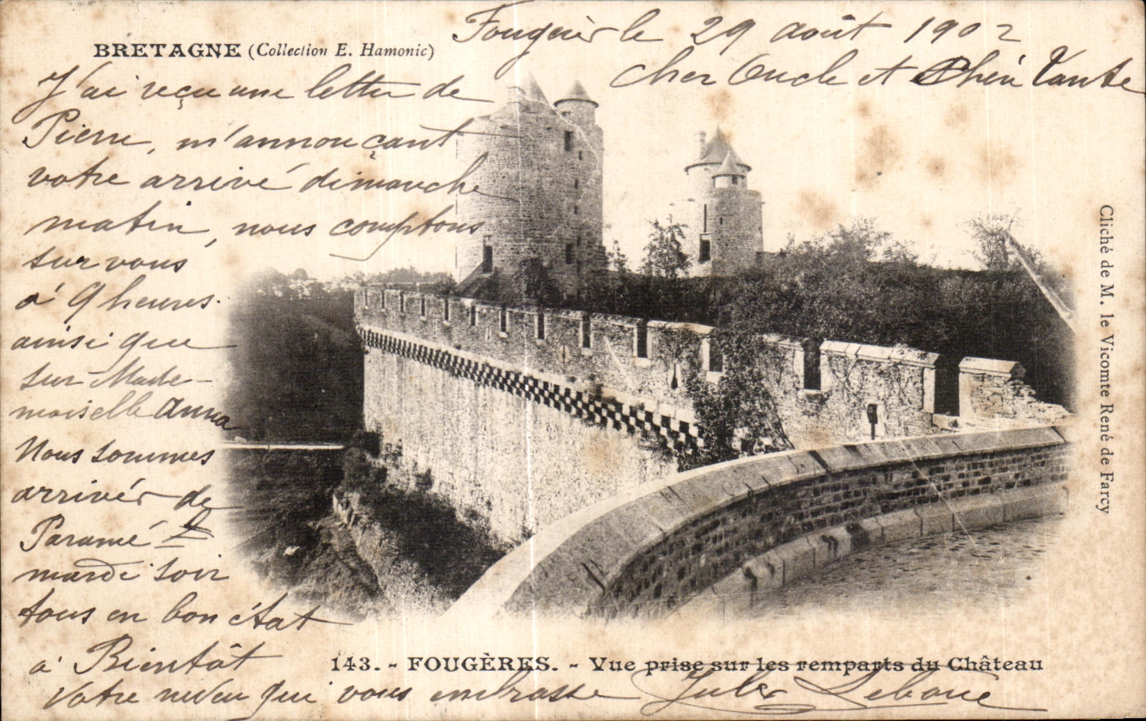 CPA Bretagne Fougeres Vue prise sur lesrempasts du chateau