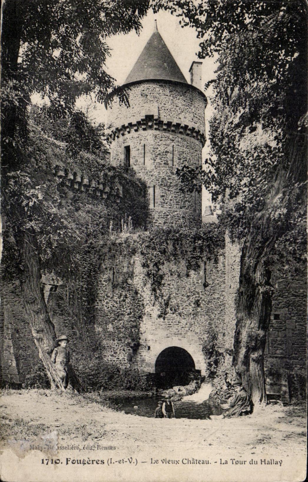 CPA Fougeres Le vleux Chateau La Tour du Hallay Enfants