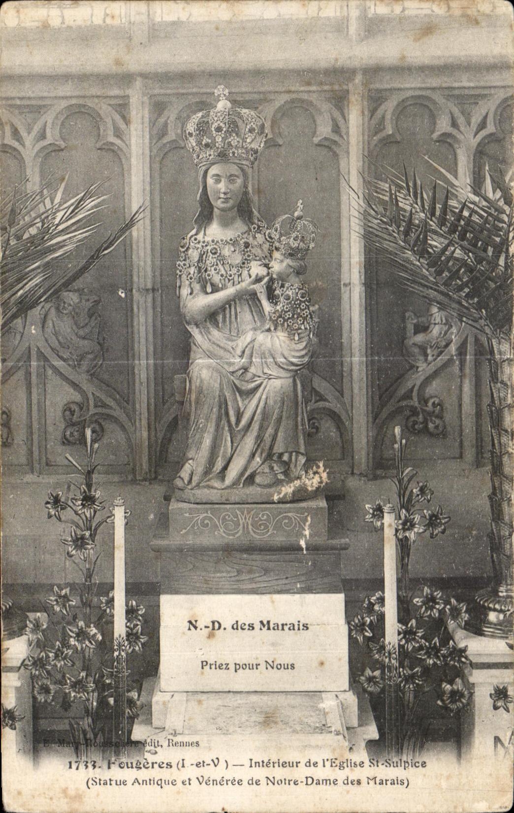 CPA Fougeres Interieur de l Eglise st Sulpice (Statue Antique et Veneree de Notre Dame des Marais)