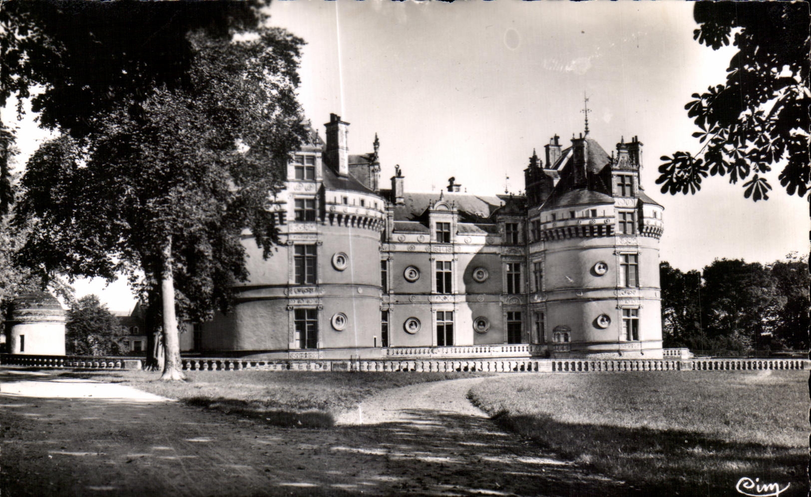 CPSM Lude the Castle Southern frontage