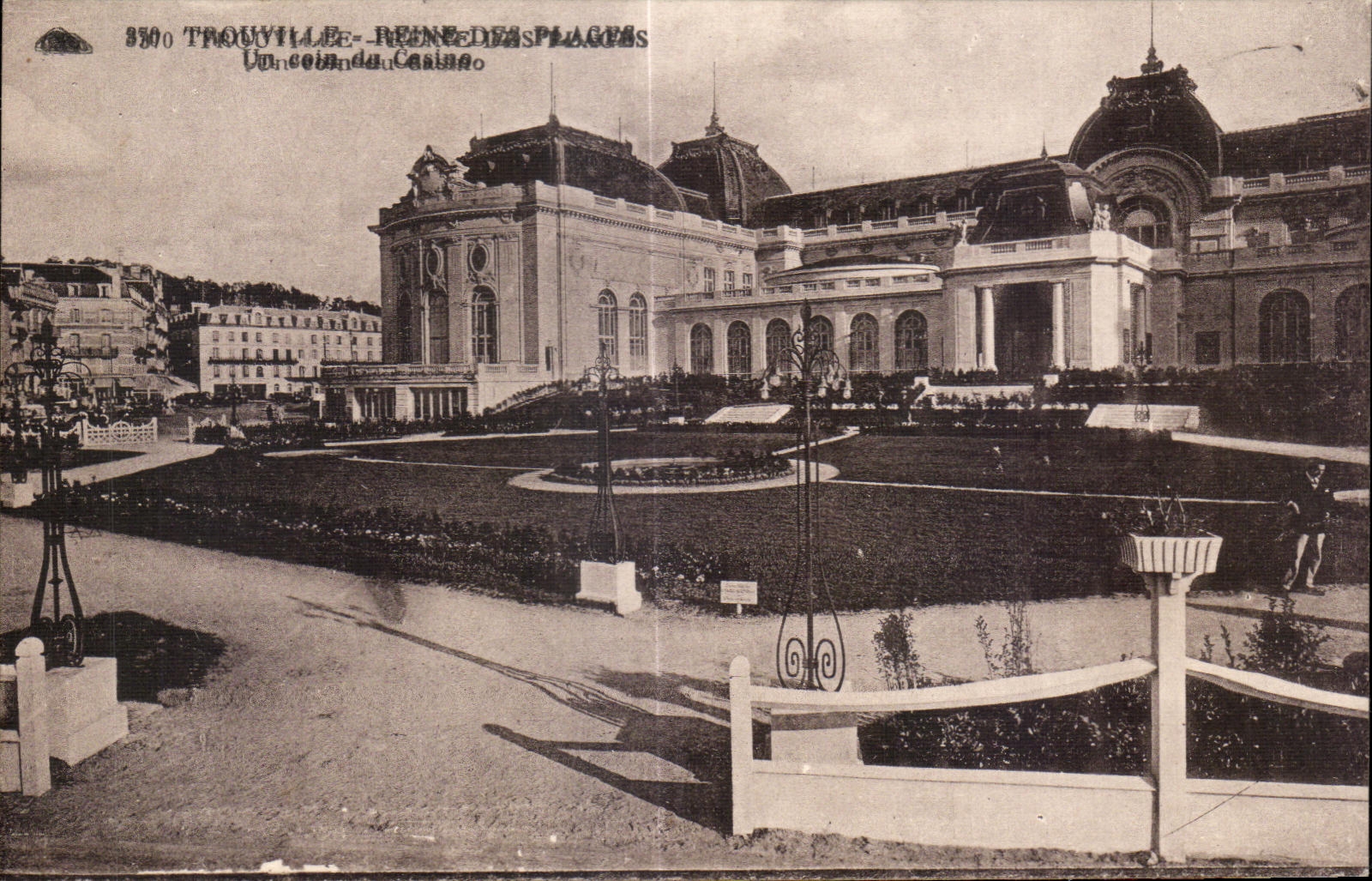 CPA TRouville Un coin du casino