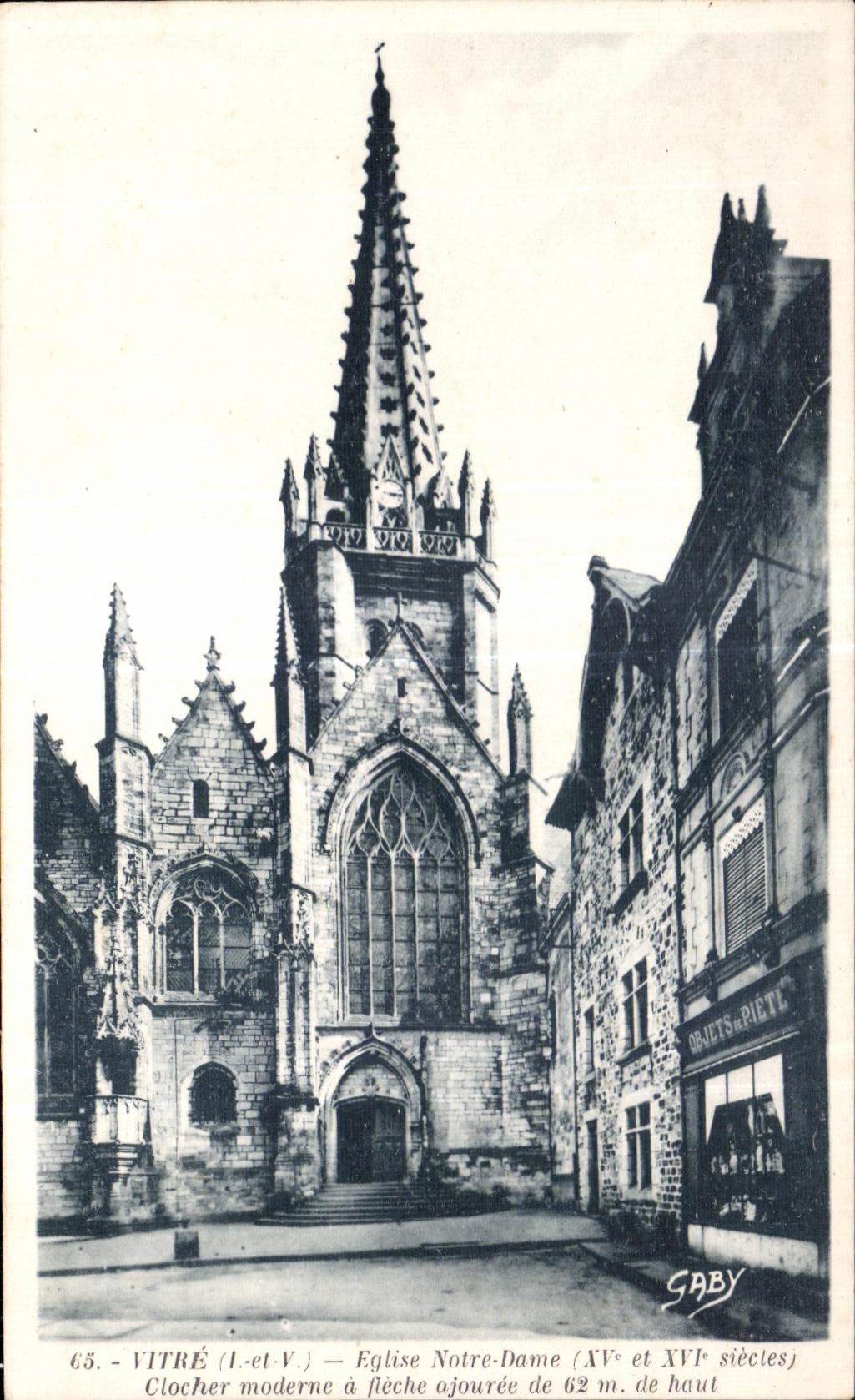 CPA Vitre Eglise Notre Dame Clocher moderne a fleche ajouree de