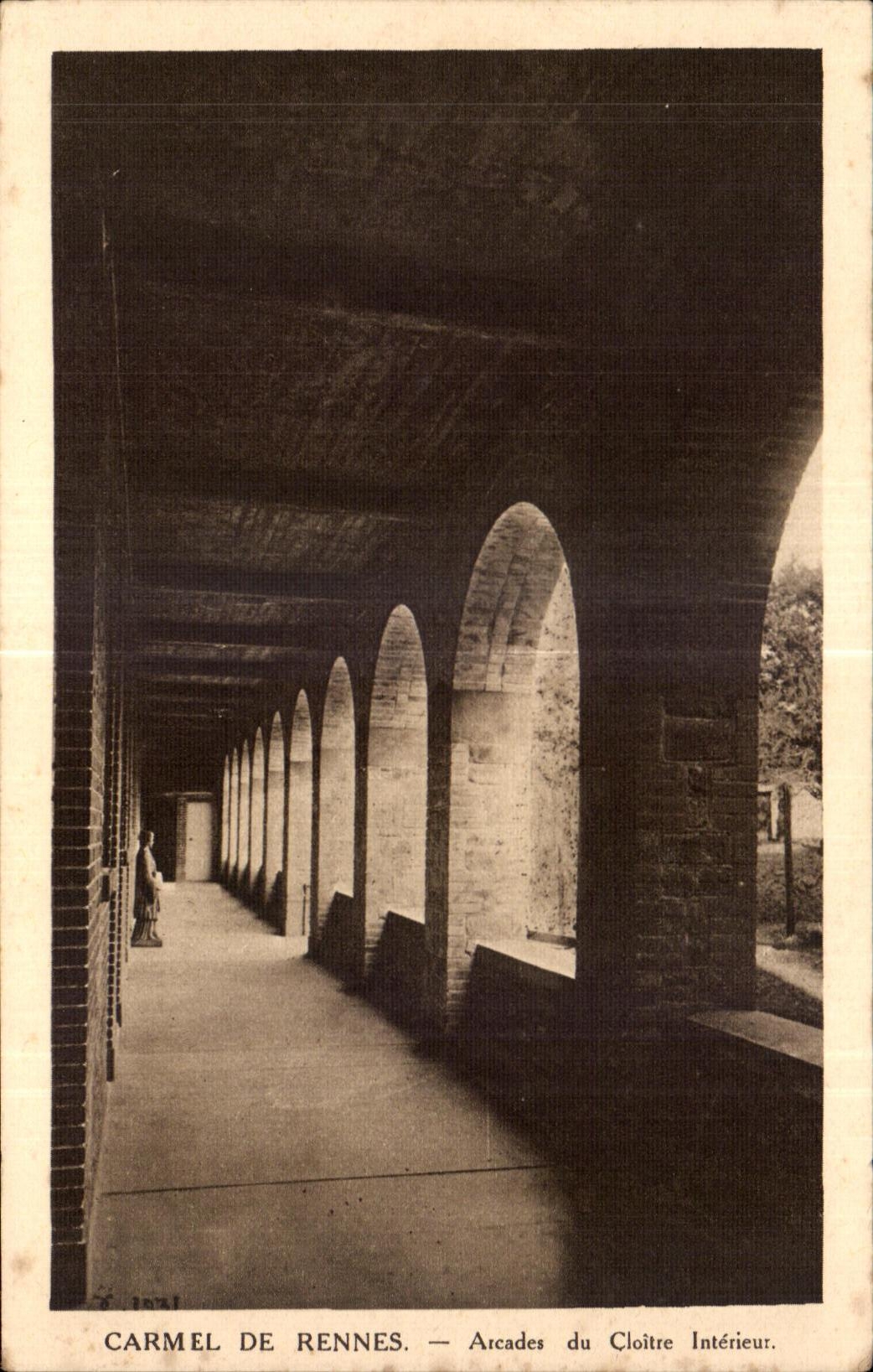 CPA Carmel De Rennes Arcades du Cloitre Interieur