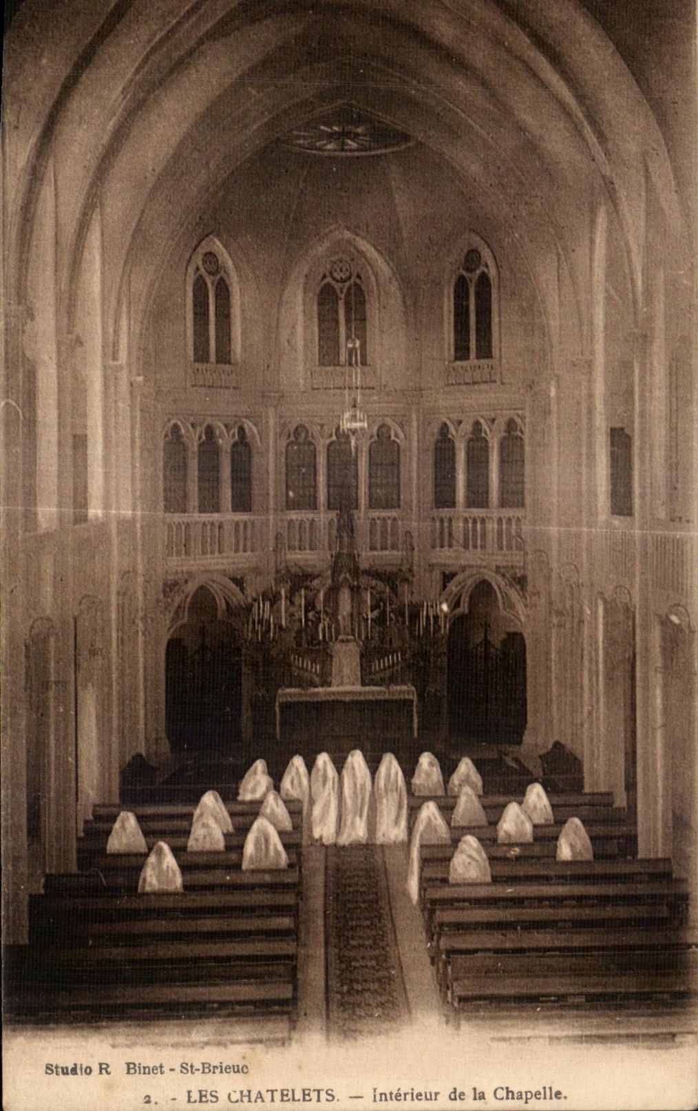 CPA Les Chatelets Interieur de la Chapelle