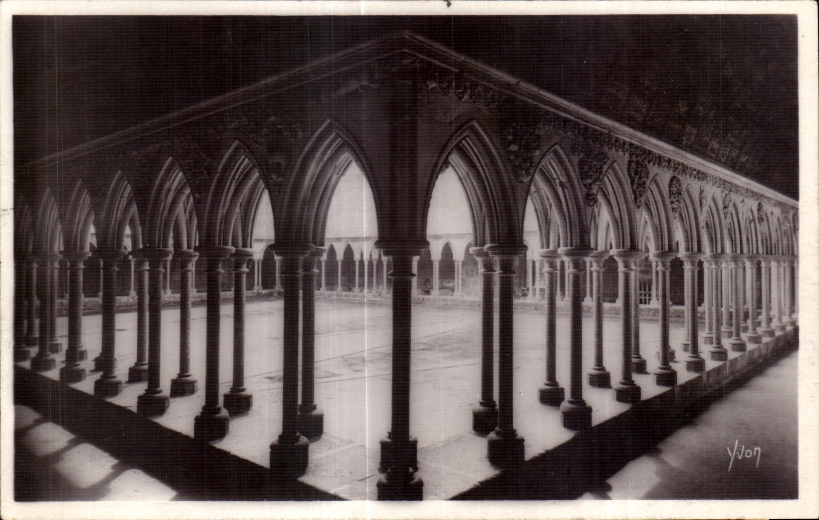 CPA La Douce France Mont Saint Michel L Abbaye cote Nord Est Saint Michel Abbaye Galeries du Cloltre The Abbey The