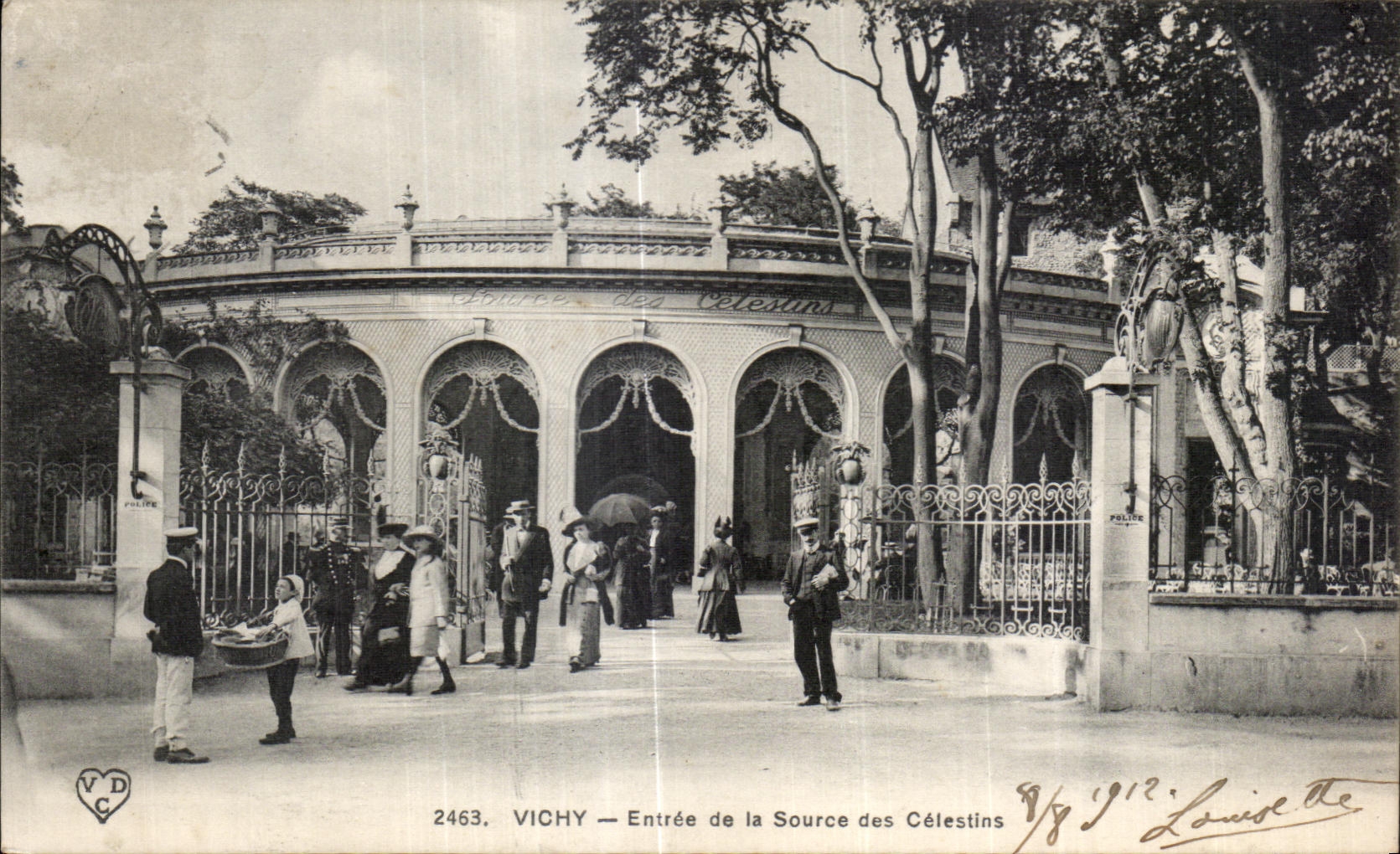 CPA Vichy Entrance of the source of Celestins