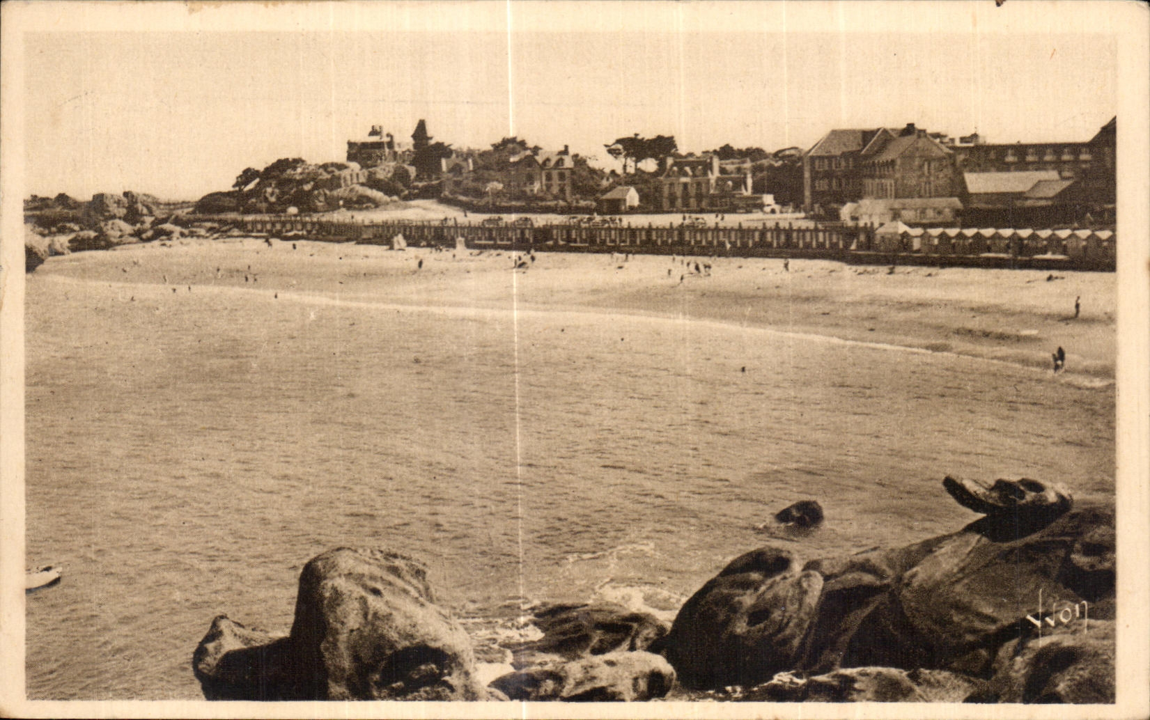 CPA Tregastel Vue generale de la Plage