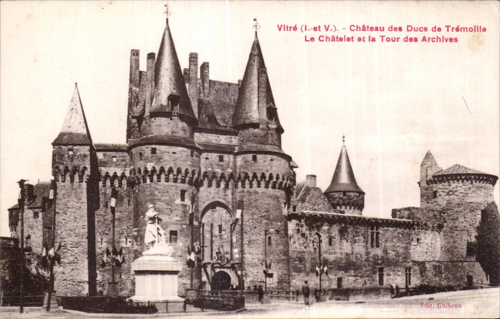 CPA Vitre Chateau des Ducs de Tremoille Le Chateau et la tour des 