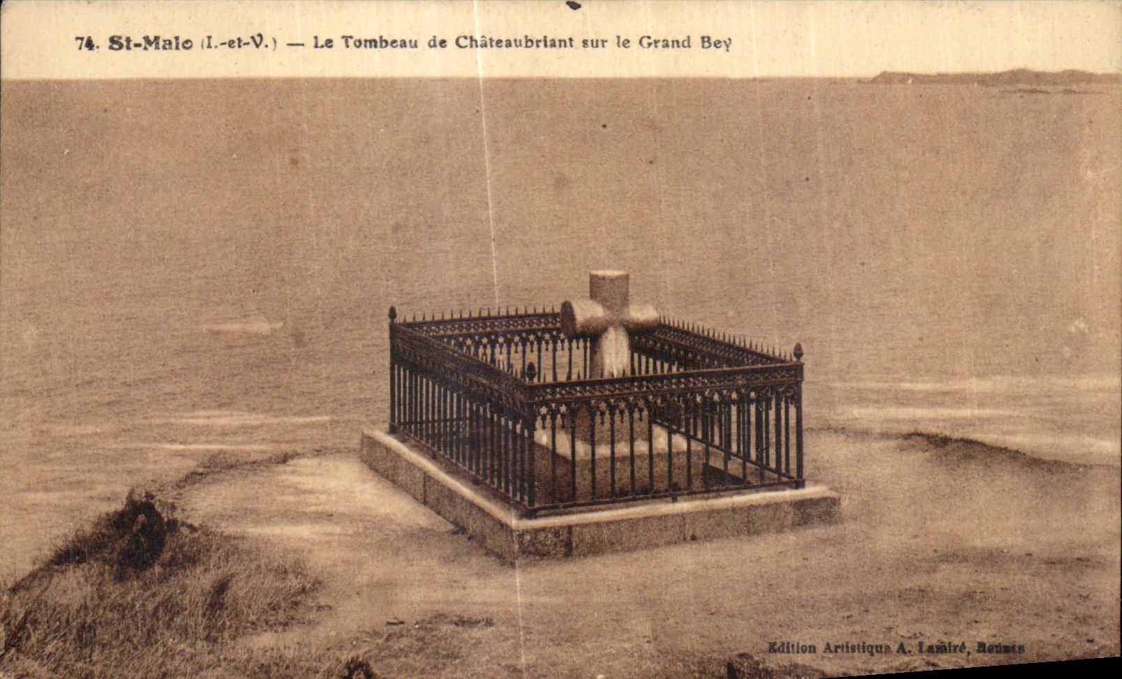 CPA St malo the Tomb of Chateaubriant on the Large Bey