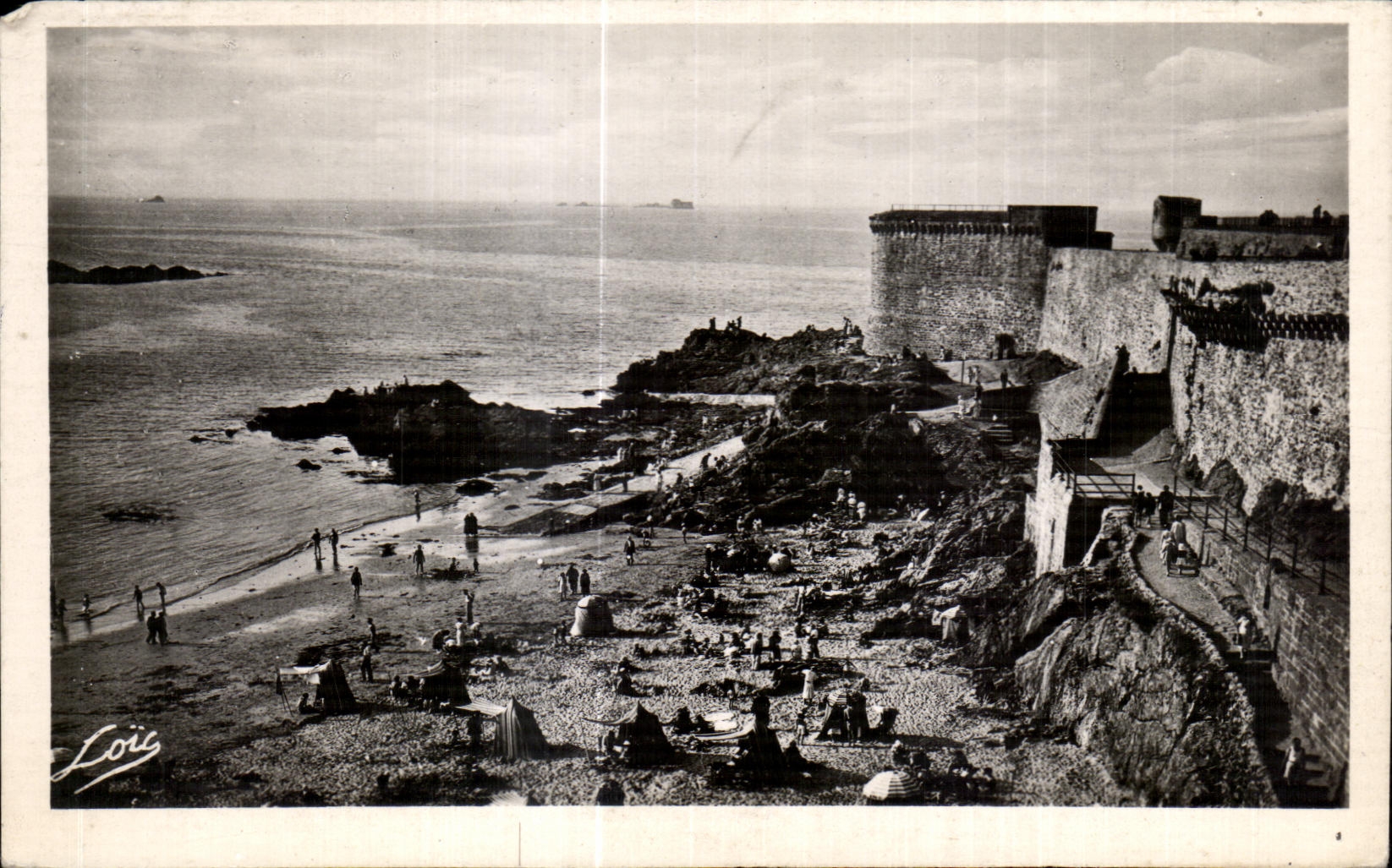 CPA Dimensions Emeraude Malo Saint the old walls and the Bidouone Tower