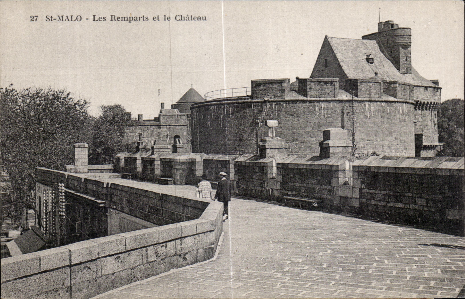 CPA St Malo Les Remparts et la Chateau