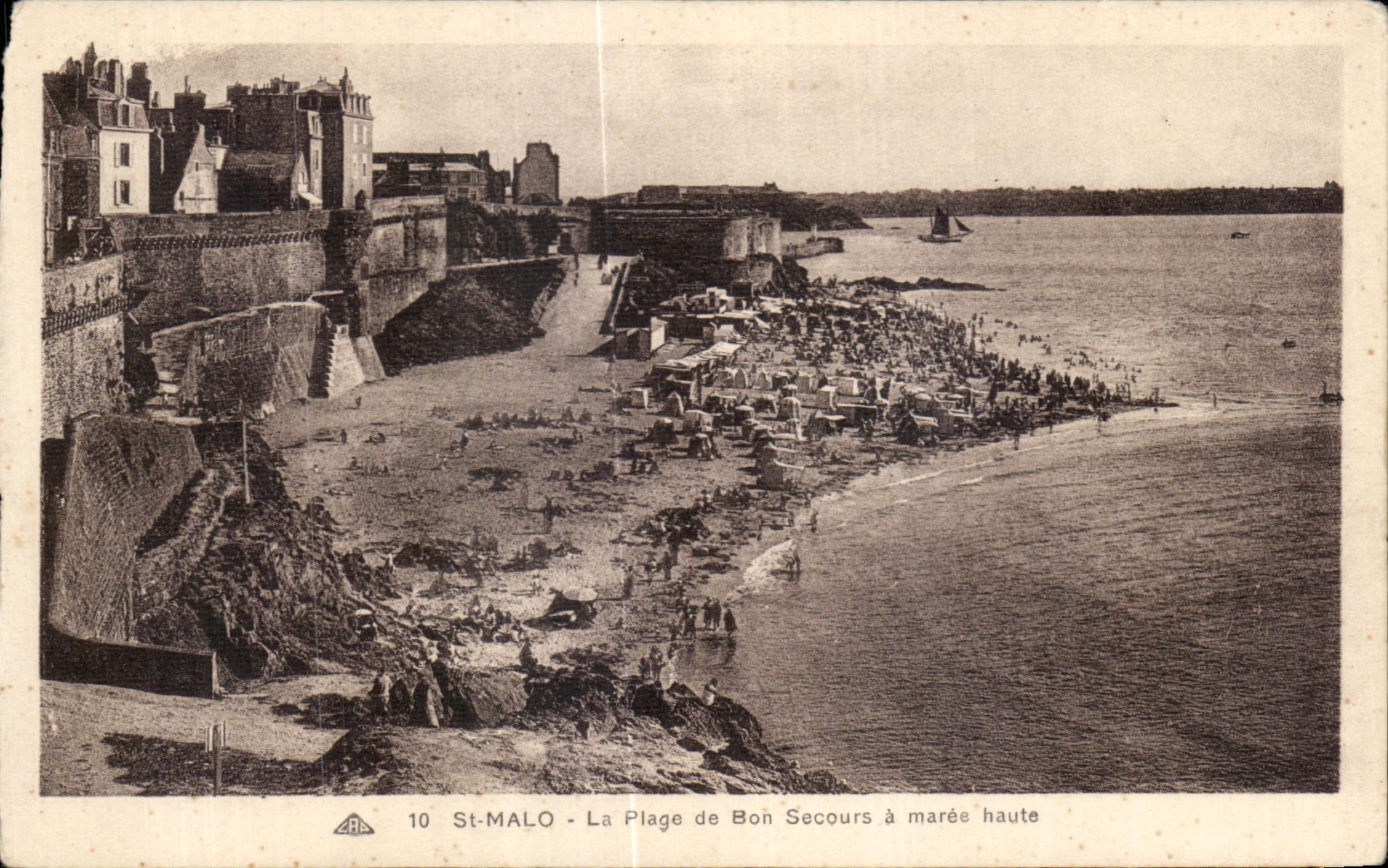 CPA St Malo the Beach of Good Help has high tide
