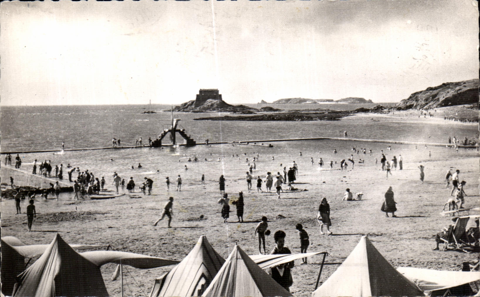 CPA In Brittany Saint Malo Swimming pool and beach of Good Help