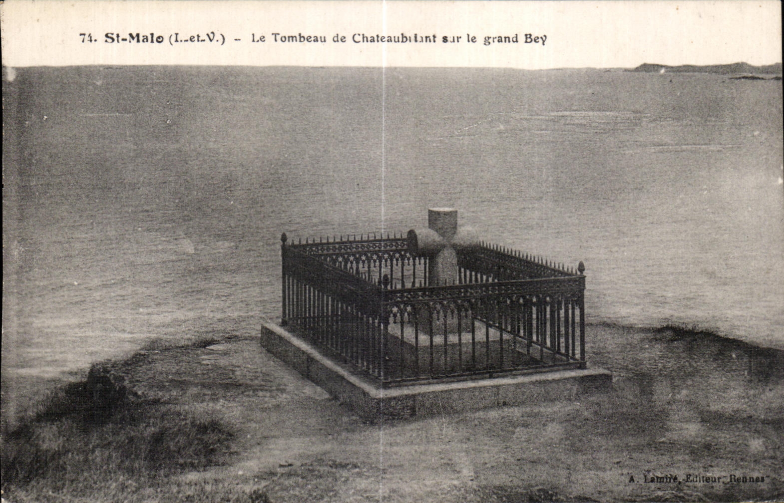 CPA St Malo Le Tombeau de Chateaubriant sur le grand Bey