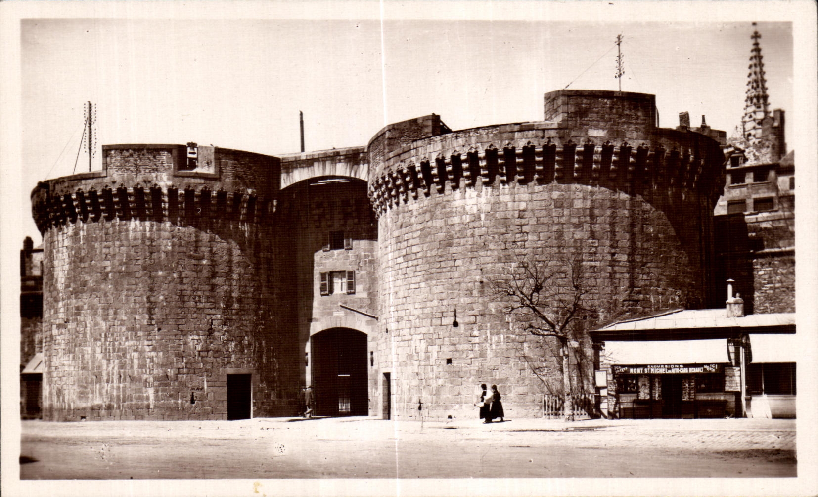 CPSM Saint Malo the Large Gate (XV century)
