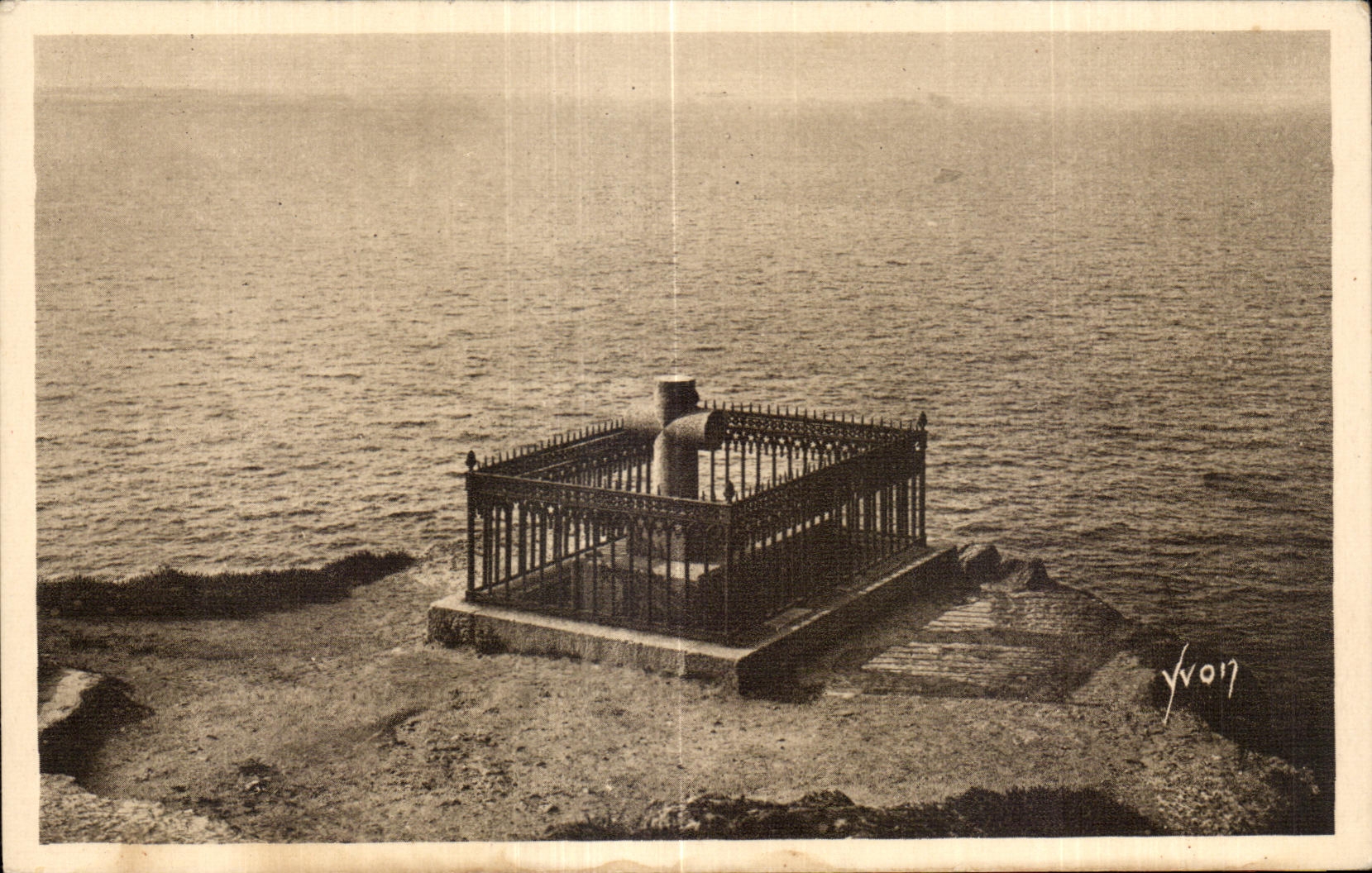 CPA Saint Malo (IIIe-and Unpleasant) Tomb of Chateaubriant to the Large Bey