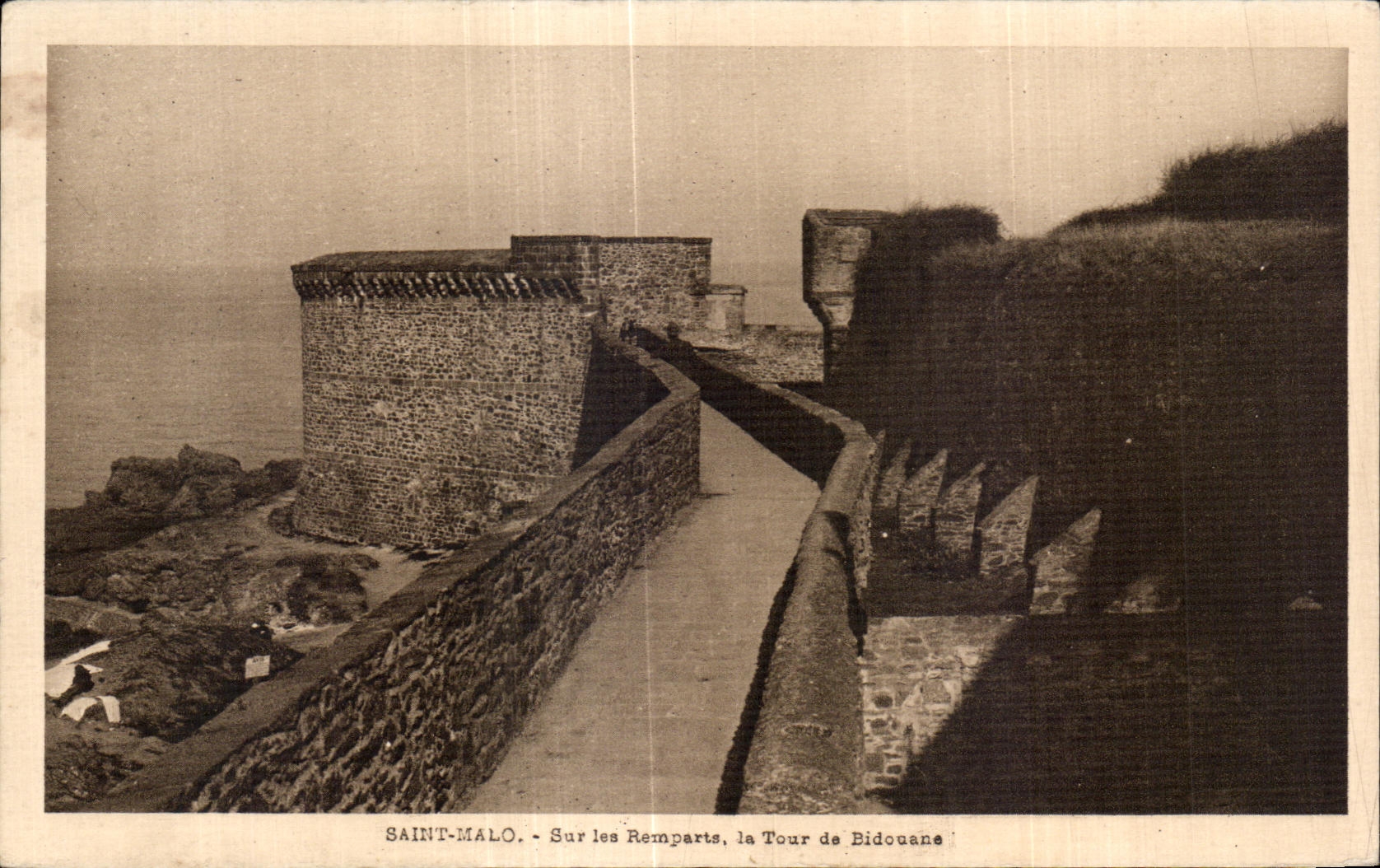 CPA Saint Malo On the Walls the Tower of Bidouane