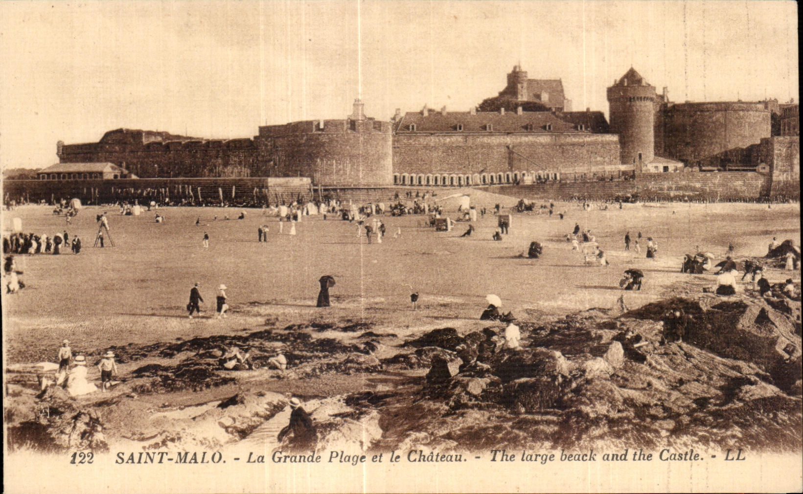 CPA Saint Malo Main beach and the Castle The targe beack and the Castle