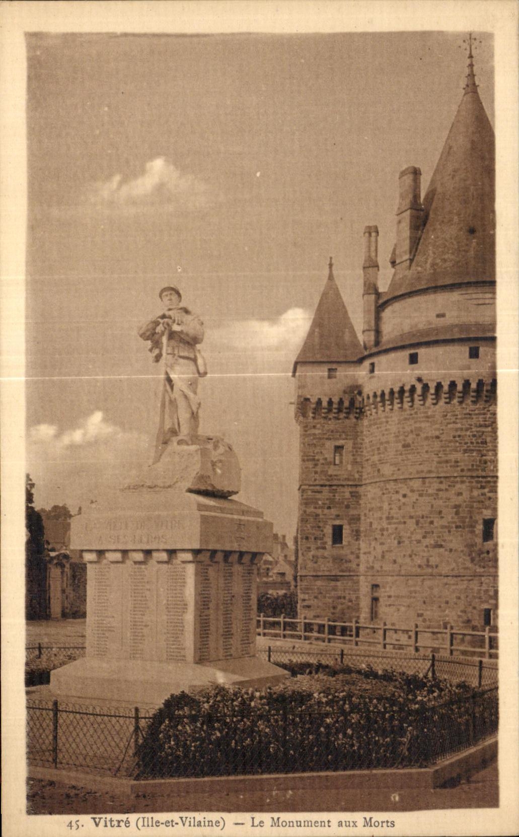 CPA Vitre Le Monument aux Morts