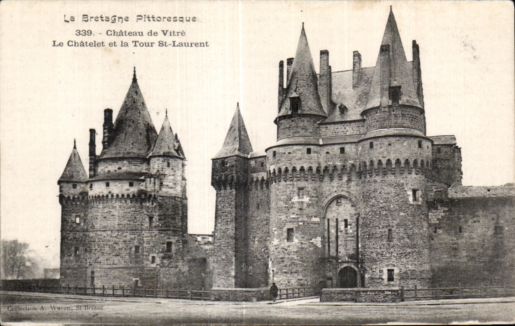CPA Chateau de Vitre Le Chatelet et Tour St Laurent