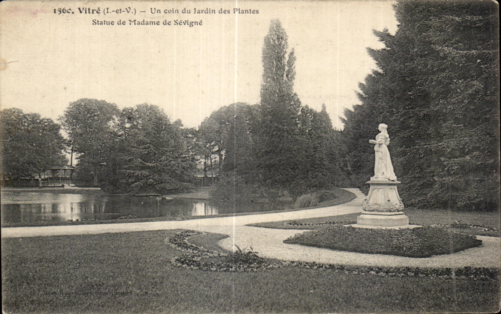 CPA Vitre Un coin du jardin des Plantes Statue de Madame de Sevigne