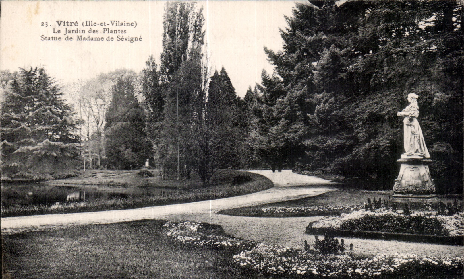 La estatua de CPA esmalta (Ille y Vilaine) el jardin botAnico de senora de Sevigne