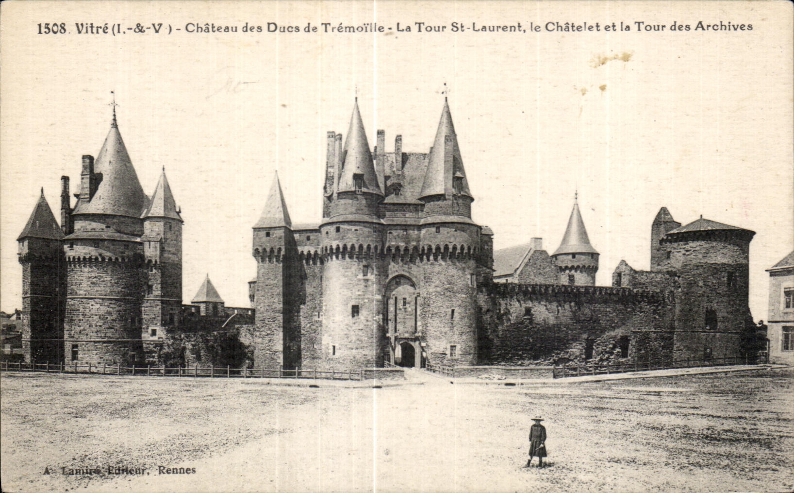 CPA esmalta el castillo de los duques de Tremoille la torre Chatelet de St Laurent y la torre de los archivos