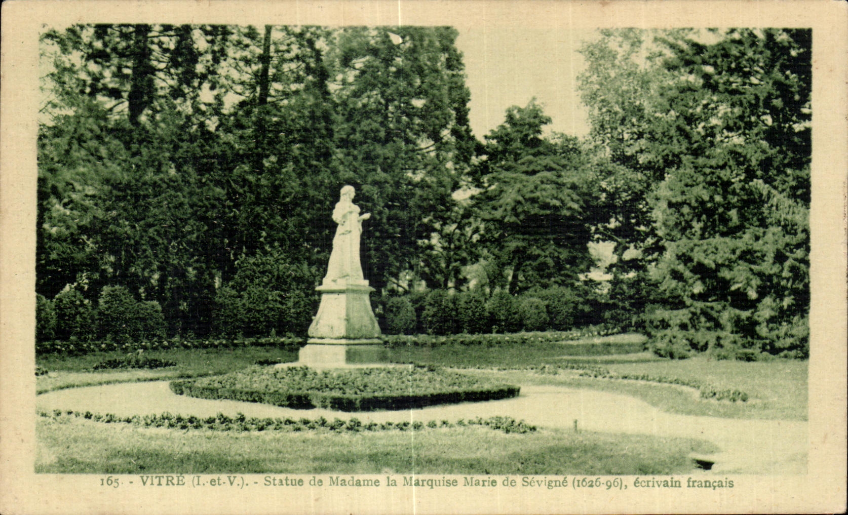 CPA Vitre Stitue de Madame la Marquise Marie de Sevigne