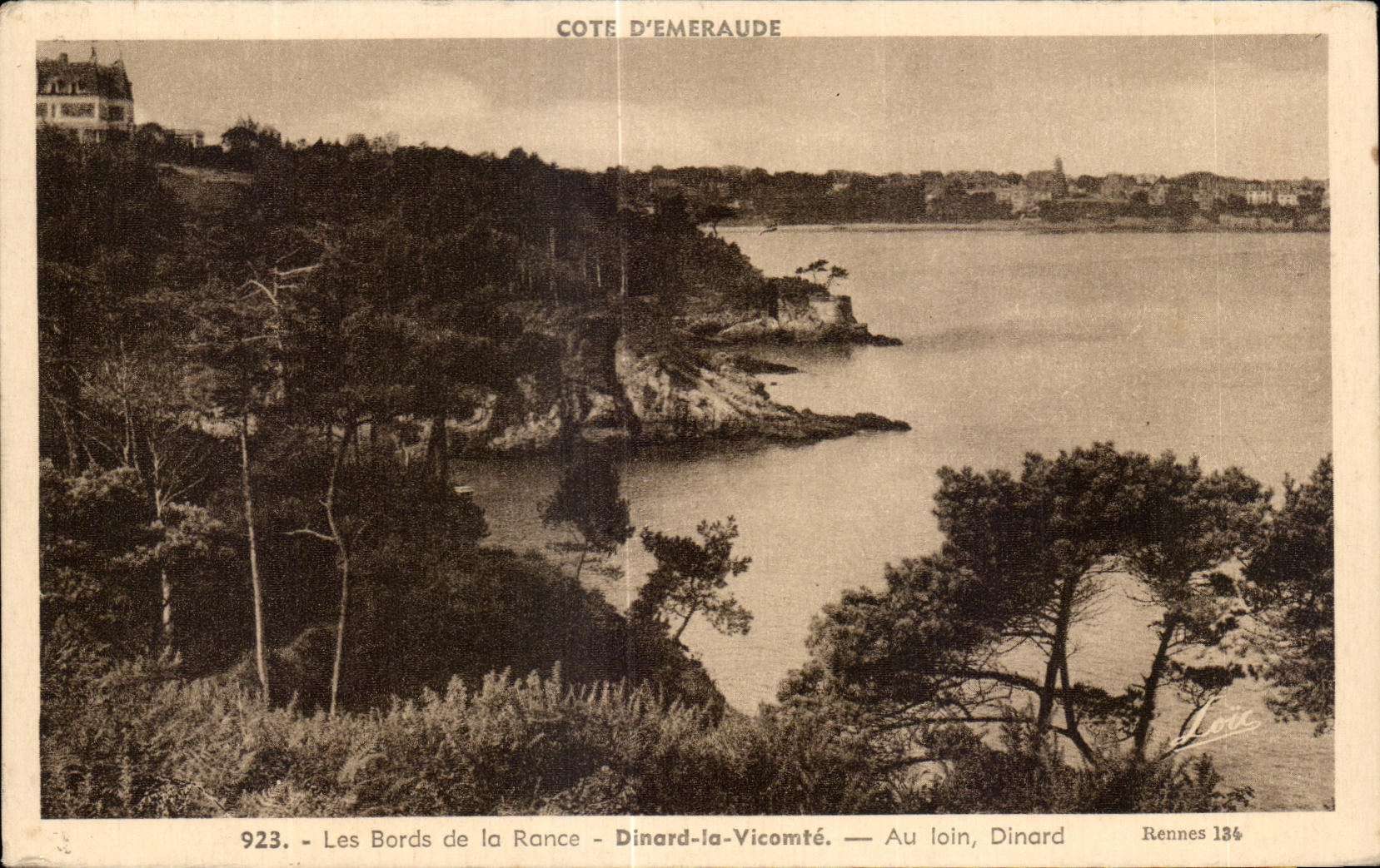 CPA Dinard La Vicomte Au Loin Dinard Les Bords de la Rance