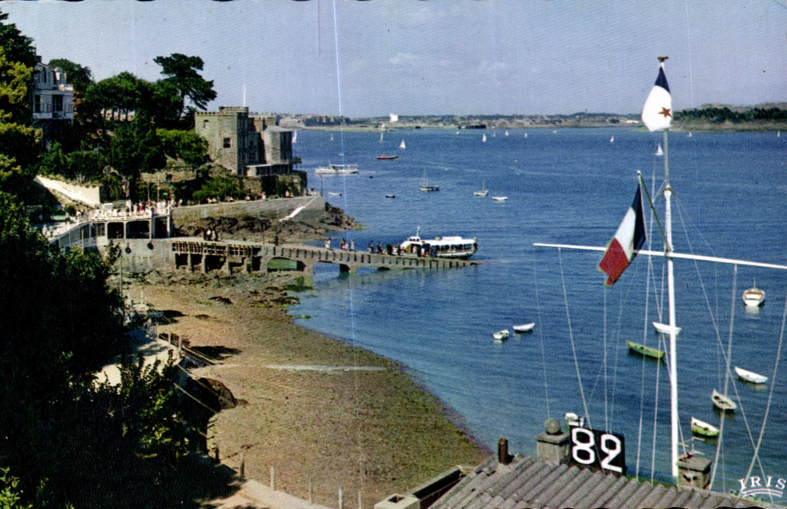 CPA Dinard Cote d Emeraude La Promencde du Clair De Lune