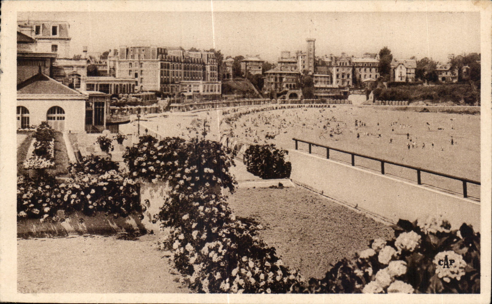 CPA Dinard La Plage Vue du Casino Municipal