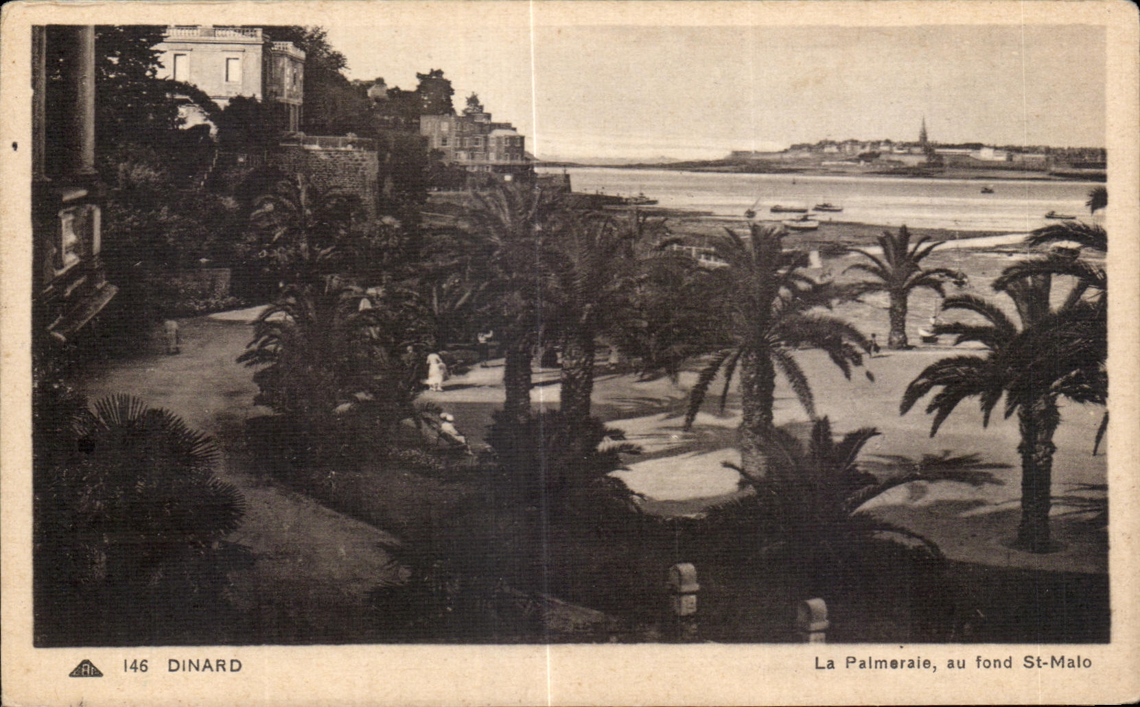 CPA Dinard La Palmerale au fond St Malo