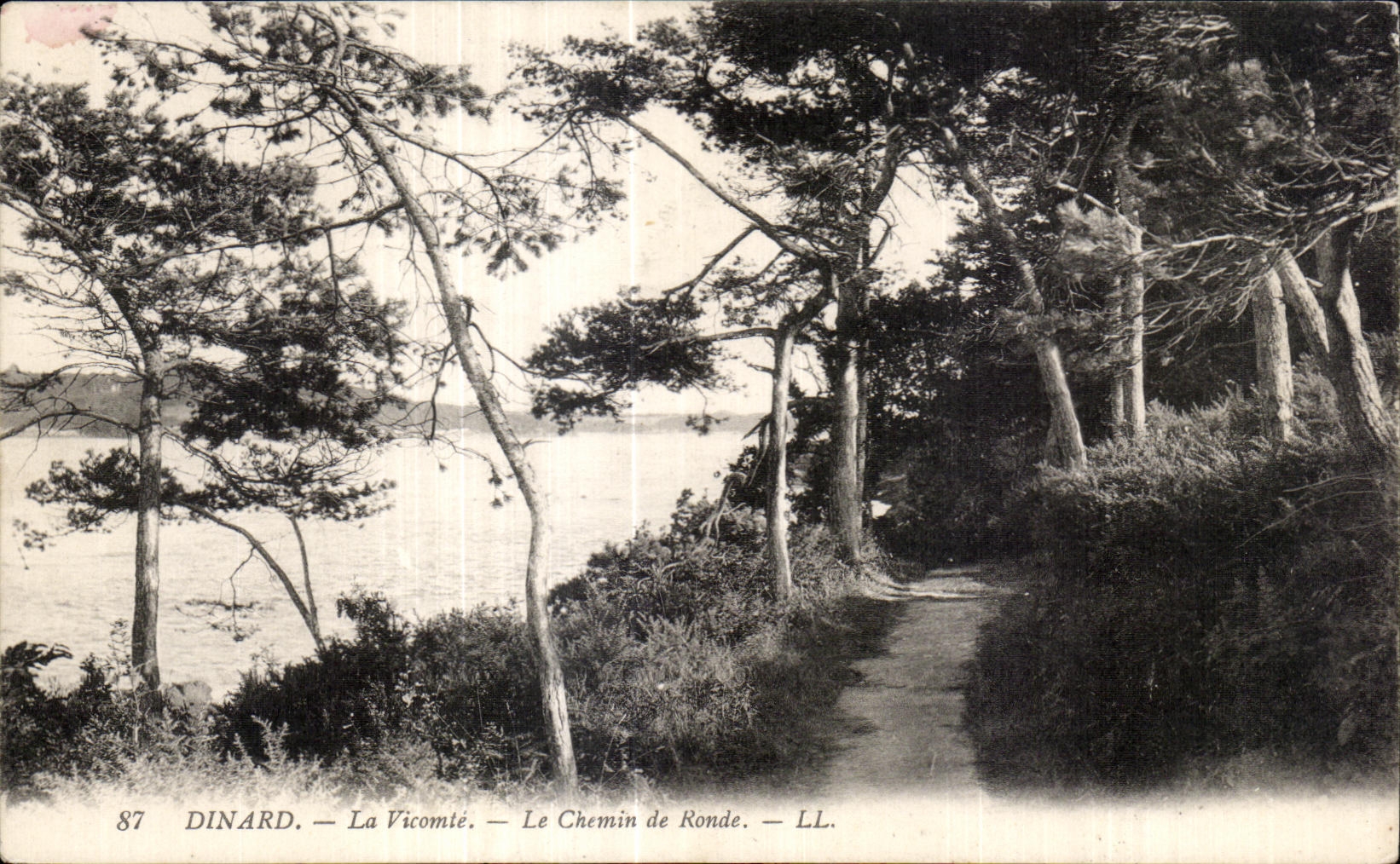 CPA Dinard Le Vicomte Le Chemin de Ronde