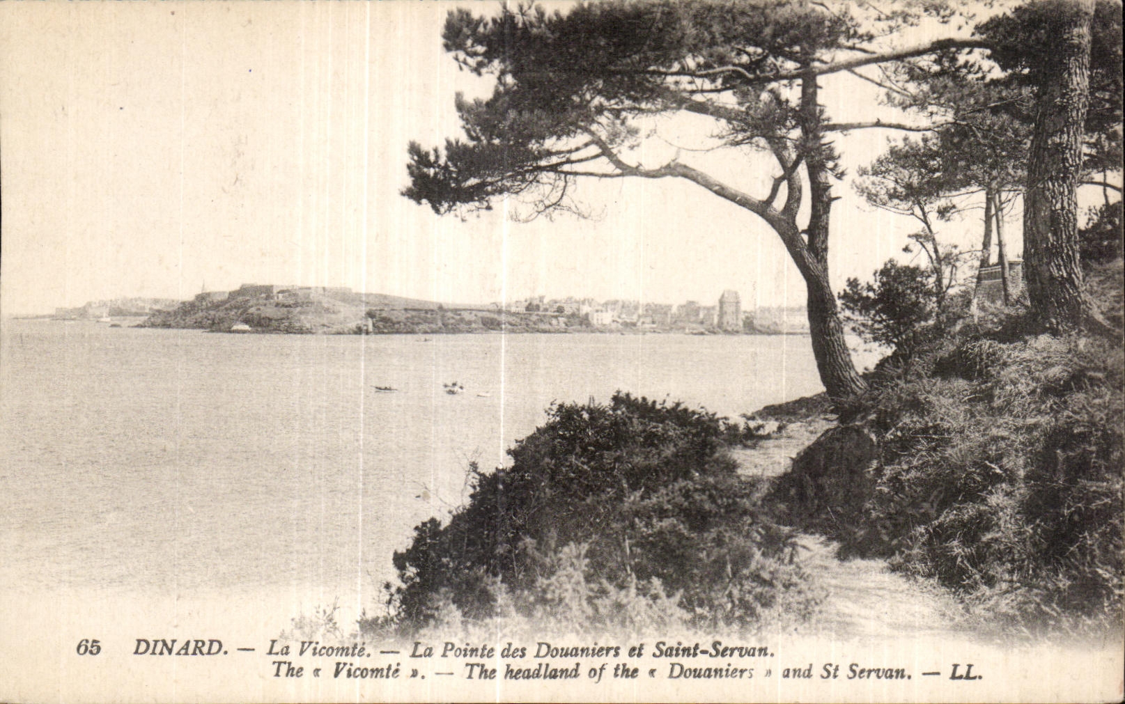CPA Dinard La Vicomte La Pointe des Douaniers et Saint Servan The Vicomte The head of the Douaniers and St Servan
