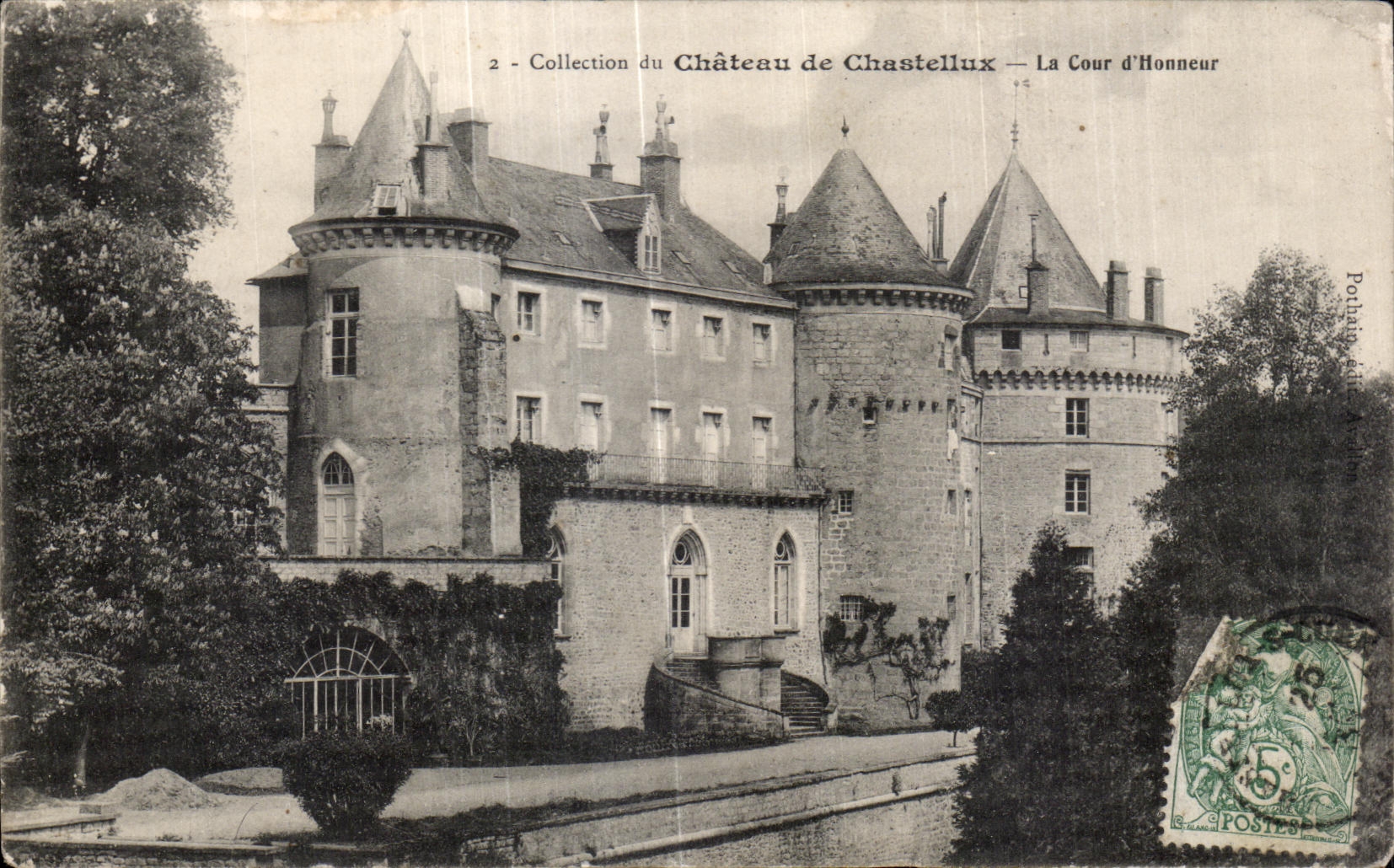 CPA Collection du Chateau de Chastellux La Cour d Honneur