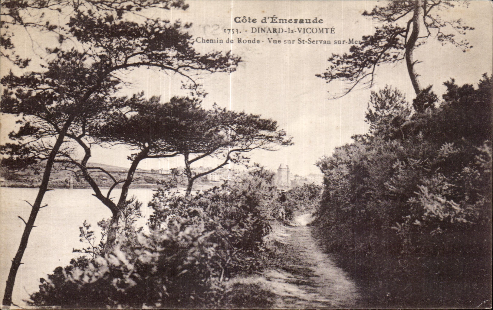CPA Cote d Emeraude Dinard la Vicomte Chemin de Ronde Vue sur St Servan sur Mer