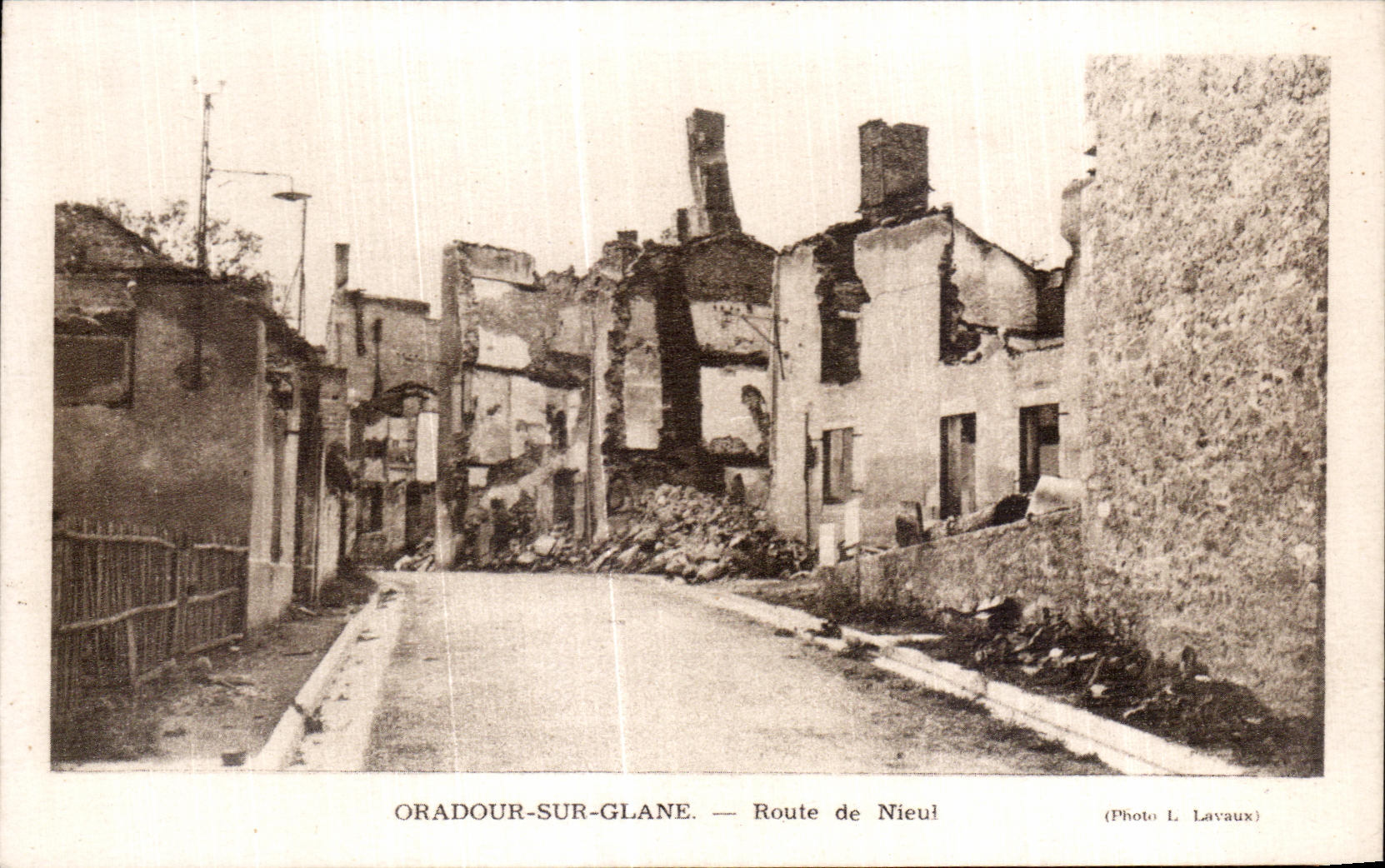 CPA Oradour Sur Glane Route de Nieul
