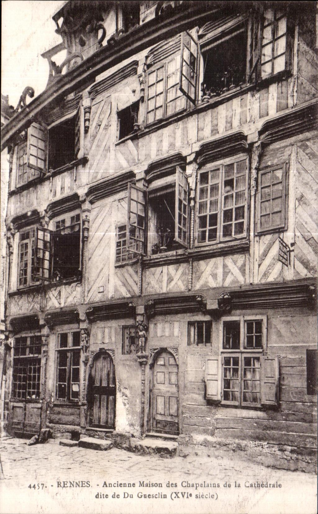 CPA Rennes Ancienne Maison des Chapelains de la Cathedrale dite de Du Guesclin