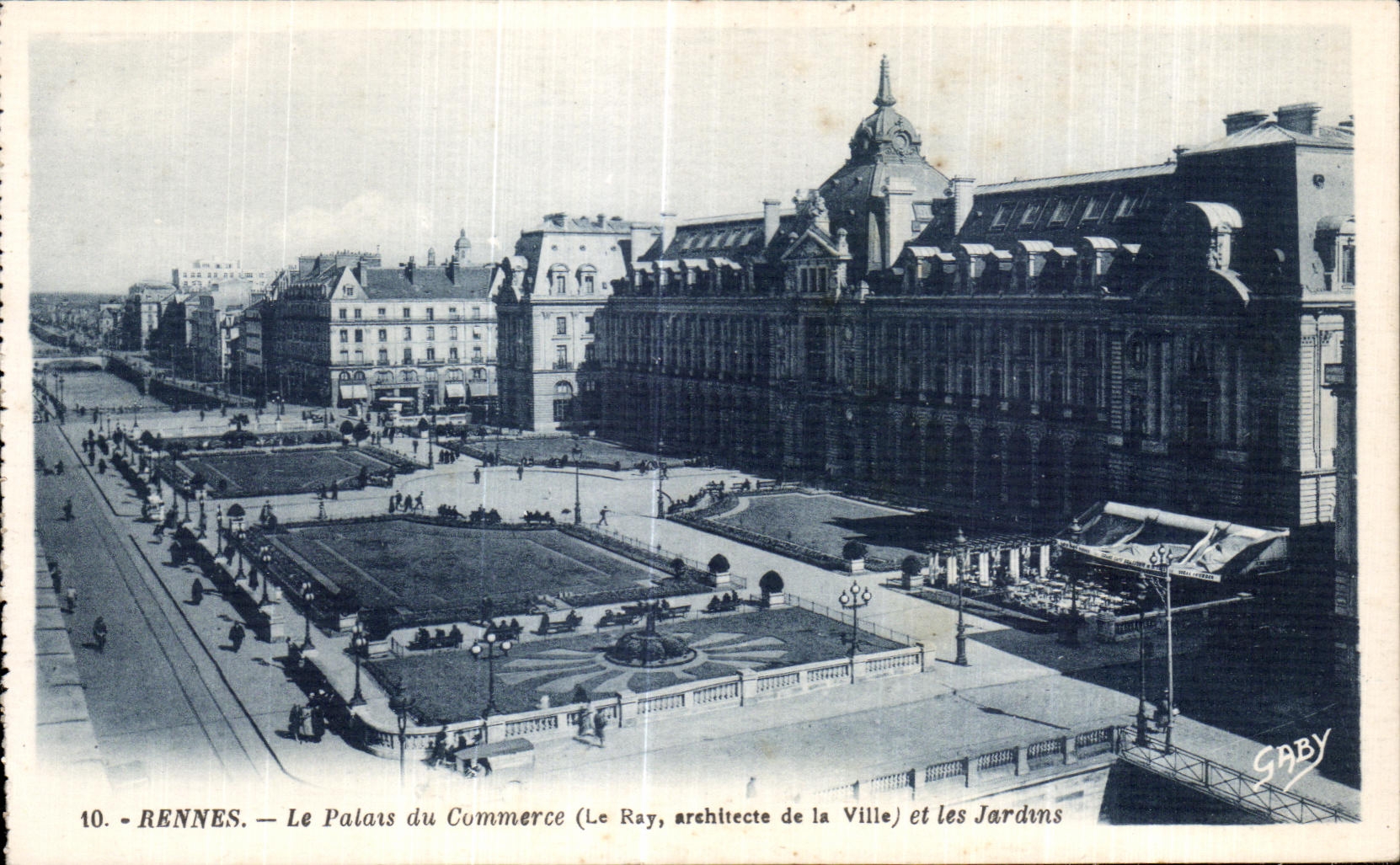 CPA Rennes Le Palais du Commerce et les Jardins