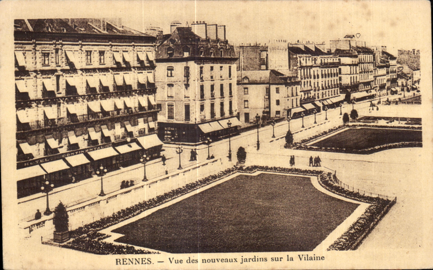 CPA Rennes vue des Nouveaux Jardins sur la Vilaine