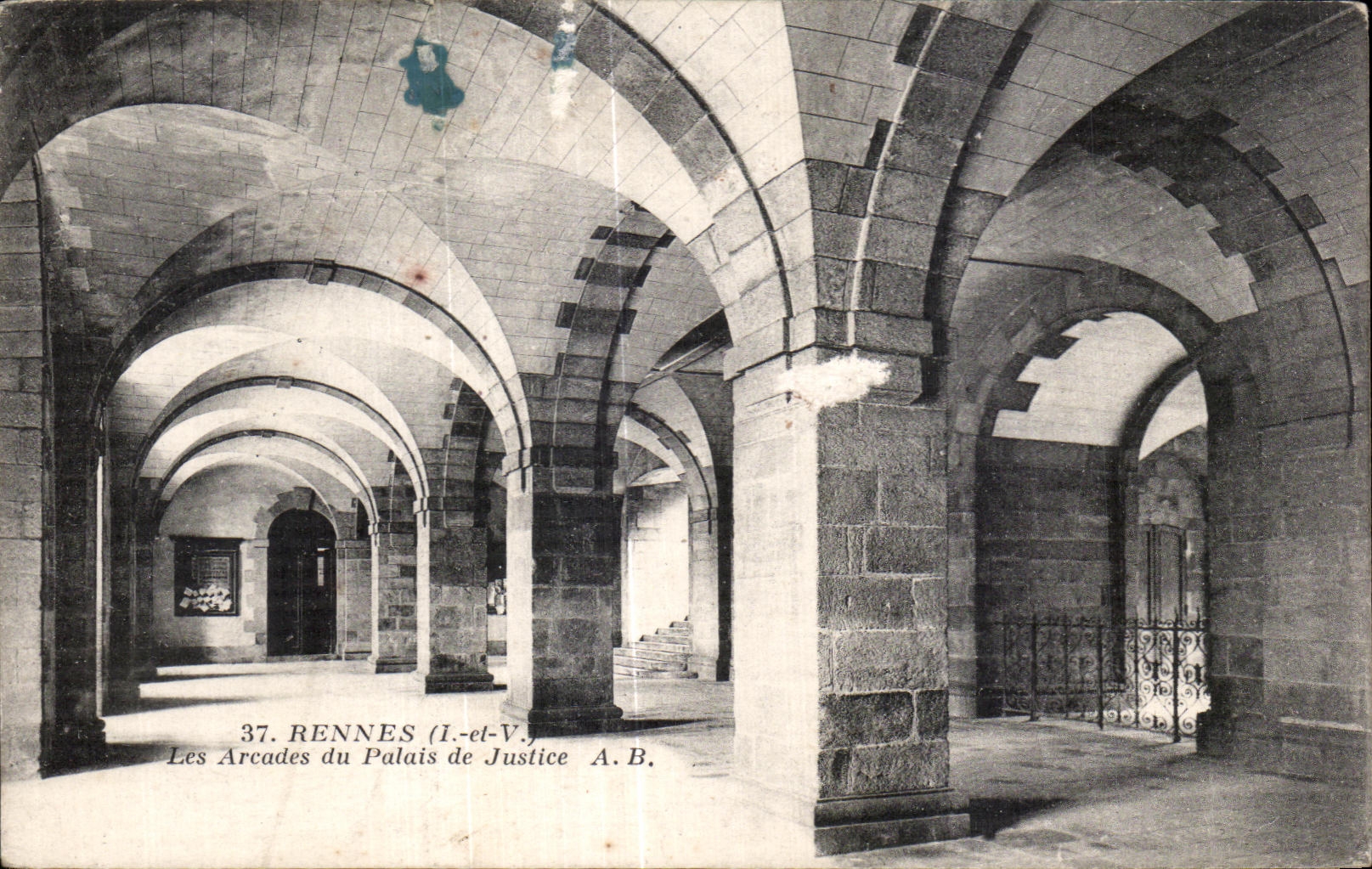 CPA Rennes Les Arcades du Palais de Justice