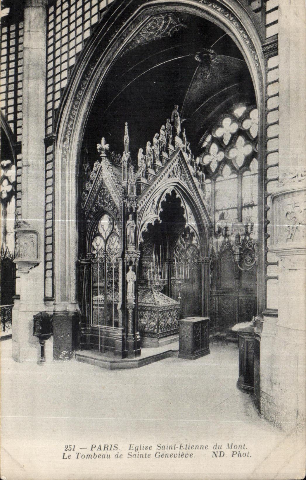 CPA Paris Church Saint Elienne of the Mount the Tomb of Saint Genevieve